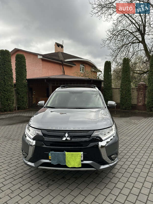 Позашляховик / Кросовер Mitsubishi Outlander 2018 в Чернівцях