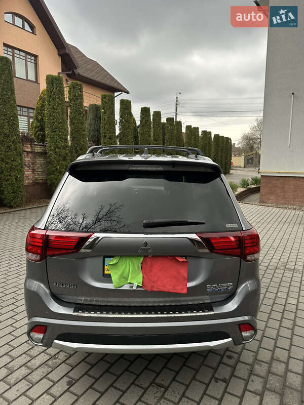 Позашляховик / Кросовер Mitsubishi Outlander 2018 в Чернівцях