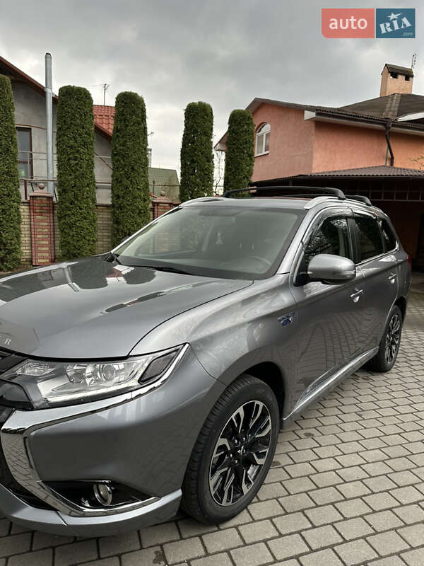 Позашляховик / Кросовер Mitsubishi Outlander 2018 в Чернівцях