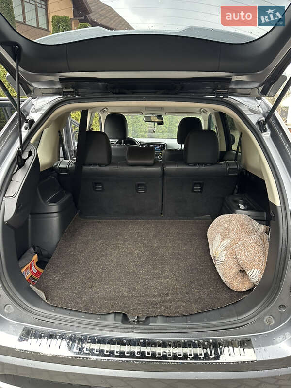 Позашляховик / Кросовер Mitsubishi Outlander 2018 в Чернівцях