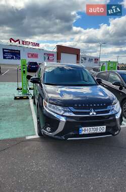 Внедорожник / Кроссовер Mitsubishi Outlander 2018 в 
