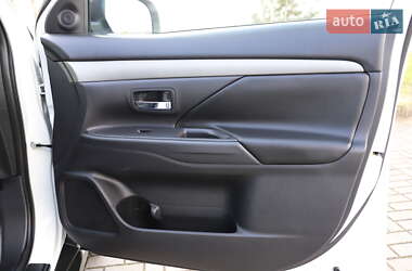 Внедорожник / Кроссовер Mitsubishi Outlander 2013 в 