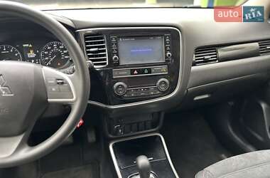 Внедорожник / Кроссовер Mitsubishi Outlander 2019 в 
