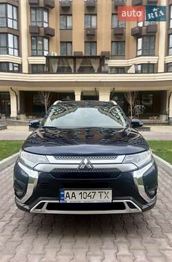 Позашляховик / Кросовер Mitsubishi Outlander 2018 в Києві