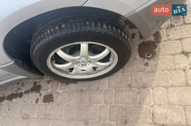 Позашляховик / Кросовер Mitsubishi Outlander 2003 в 