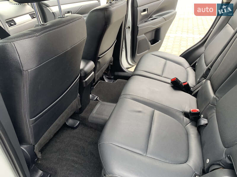 Внедорожник / Кроссовер Mitsubishi Outlander 2014 в Ивано-Франковске