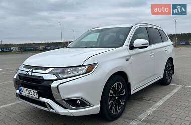 Позашляховик / Кросовер Mitsubishi Outlander 2017 в Києві