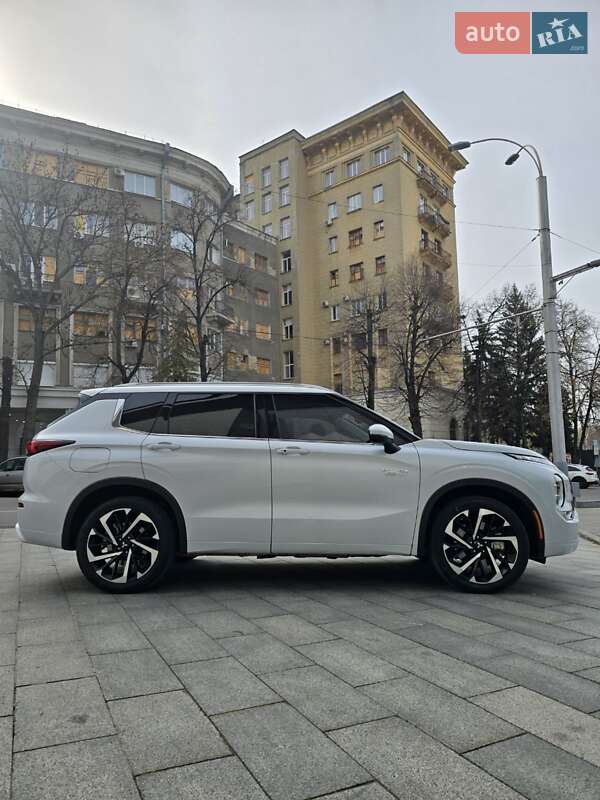 Позашляховик / Кросовер Mitsubishi Outlander 2023 в Харкові
