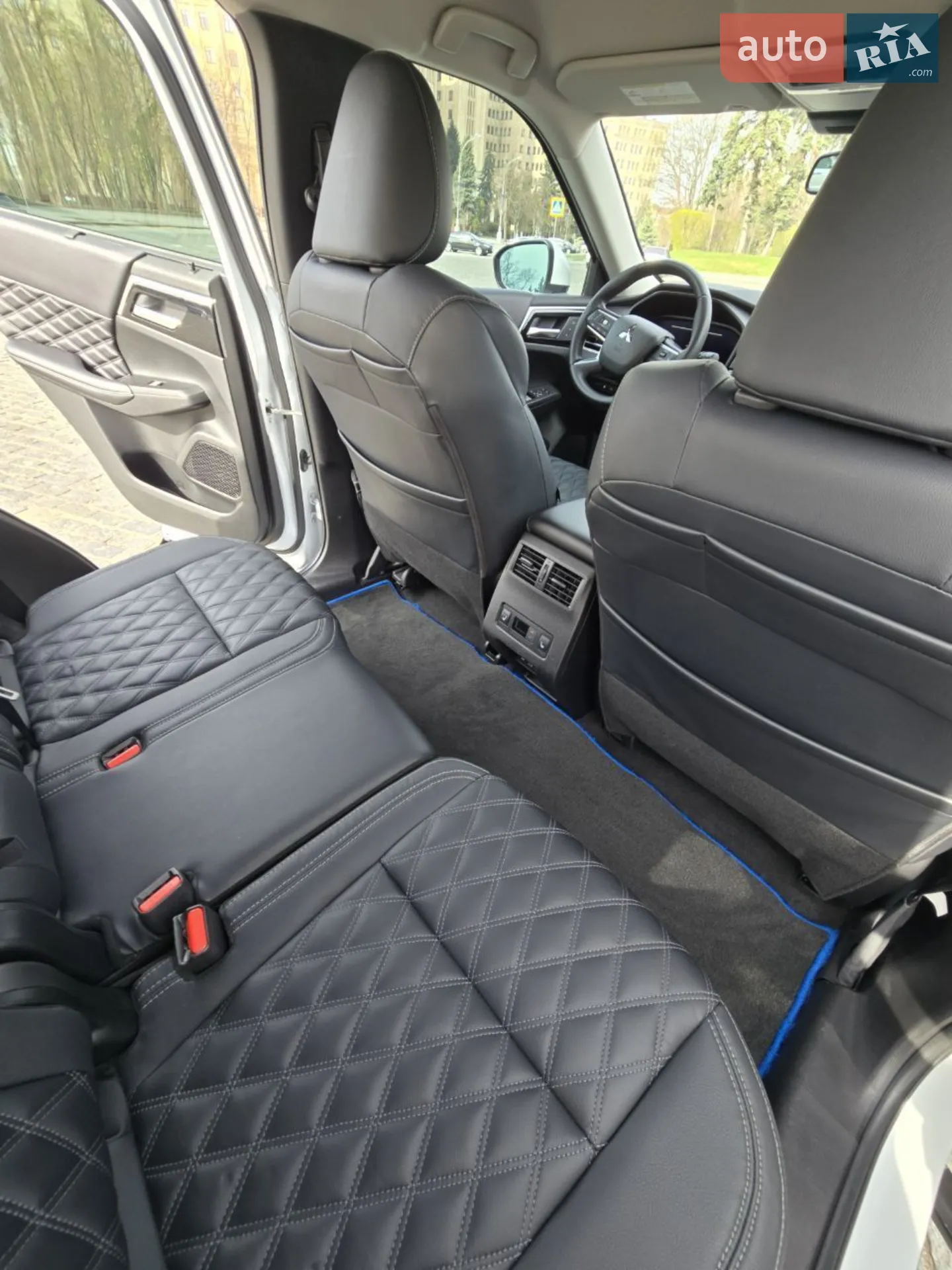 2023 Mitsubishi Outlander - мініатюра 25