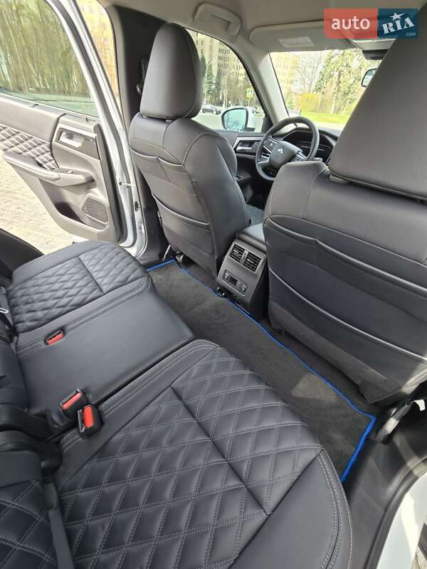 Позашляховик / Кросовер Mitsubishi Outlander 2023 в Харкові