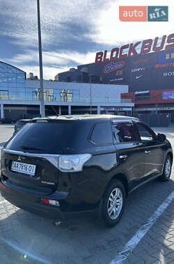 Внедорожник / Кроссовер Mitsubishi Outlander 2014 в 
