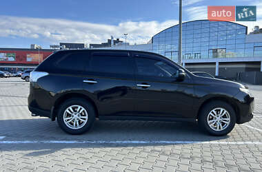 Внедорожник / Кроссовер Mitsubishi Outlander 2014 в 