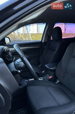 Внедорожник / Кроссовер Mitsubishi Outlander 2014 в 