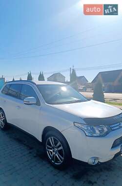 Внедорожник / Кроссовер Mitsubishi Outlander 2012 в 