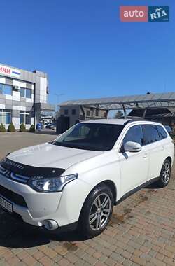 Внедорожник / Кроссовер Mitsubishi Outlander 2012 в 