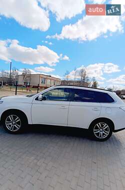 Внедорожник / Кроссовер Mitsubishi Outlander 2012 в 