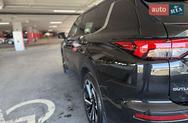 Внедорожник / Кроссовер Mitsubishi Outlander 2023 в 