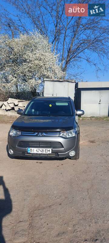Позашляховик / Кросовер Mitsubishi Outlander 2012 в Полтаві