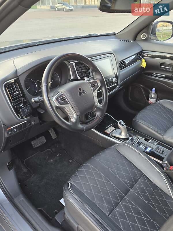 Внедорожник / Кроссовер Mitsubishi Outlander 2021 в Харькове