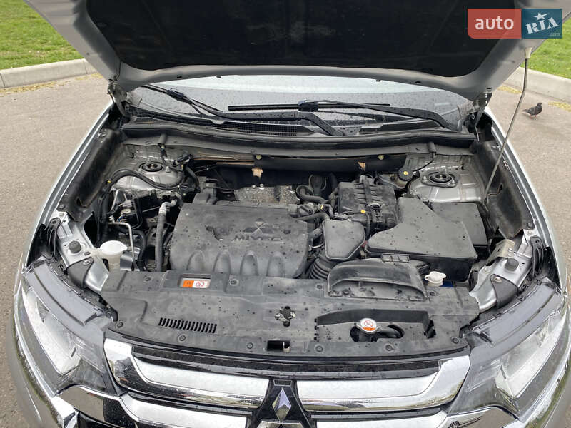 Позашляховик / Кросовер Mitsubishi Outlander 2018 в Борисполі