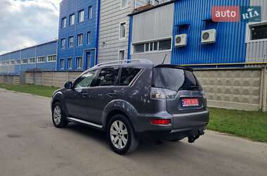 Внедорожник / Кроссовер Mitsubishi Outlander 2010 в 