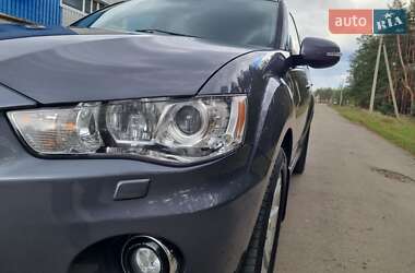 Внедорожник / Кроссовер Mitsubishi Outlander 2010 в 