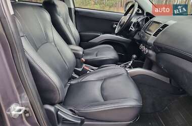 Внедорожник / Кроссовер Mitsubishi Outlander 2010 в 