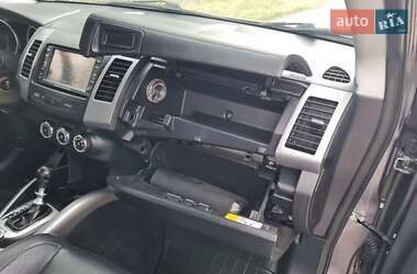 Внедорожник / Кроссовер Mitsubishi Outlander 2010 в 