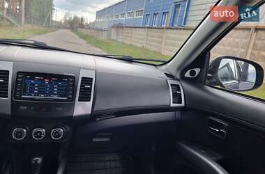 Внедорожник / Кроссовер Mitsubishi Outlander 2010 в 