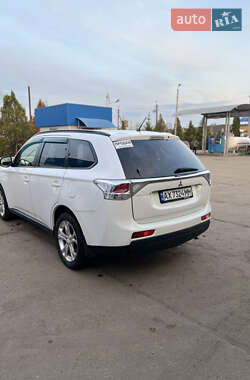 Внедорожник / Кроссовер Mitsubishi Outlander 2013 в 