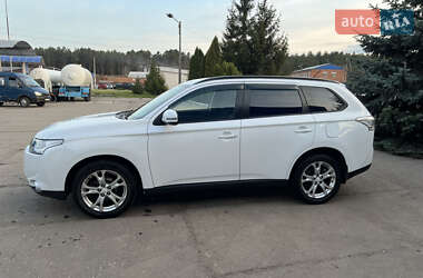 Внедорожник / Кроссовер Mitsubishi Outlander 2013 в 