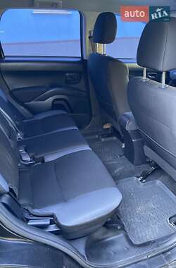 Внедорожник / Кроссовер Mitsubishi Outlander 2010 в 