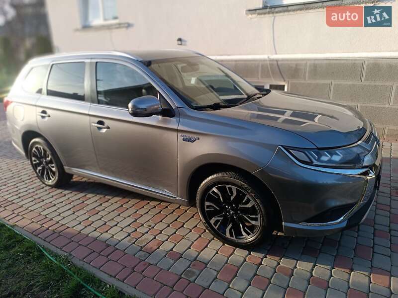 Позашляховик / Кросовер Mitsubishi Outlander 2018 в Тернополі