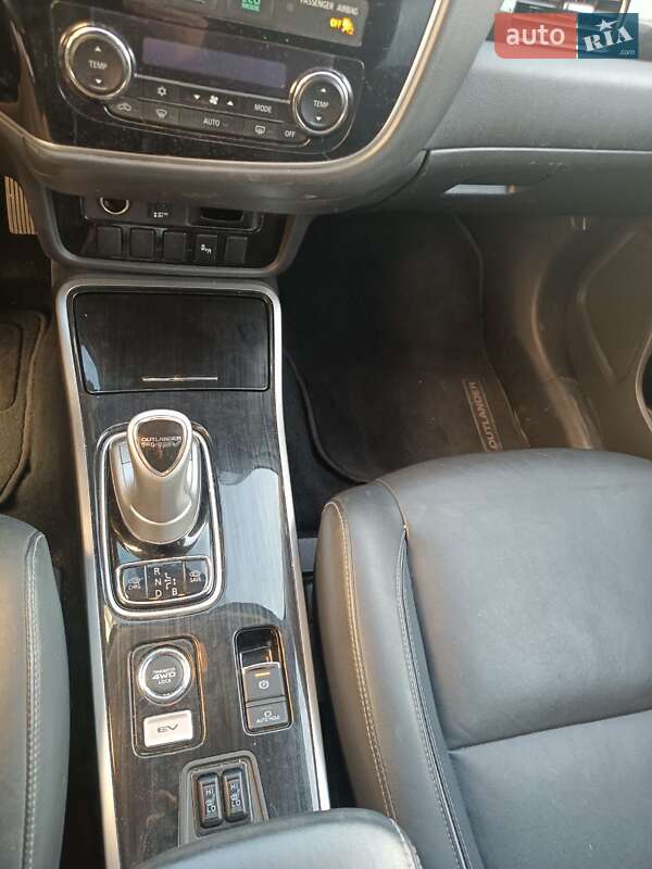 Позашляховик / Кросовер Mitsubishi Outlander 2018 в Тернополі