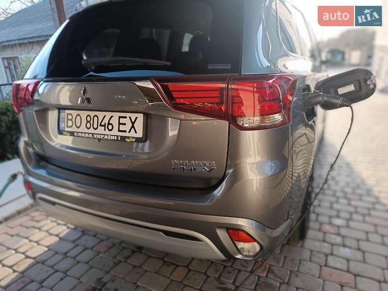 Позашляховик / Кросовер Mitsubishi Outlander 2018 в Тернополі