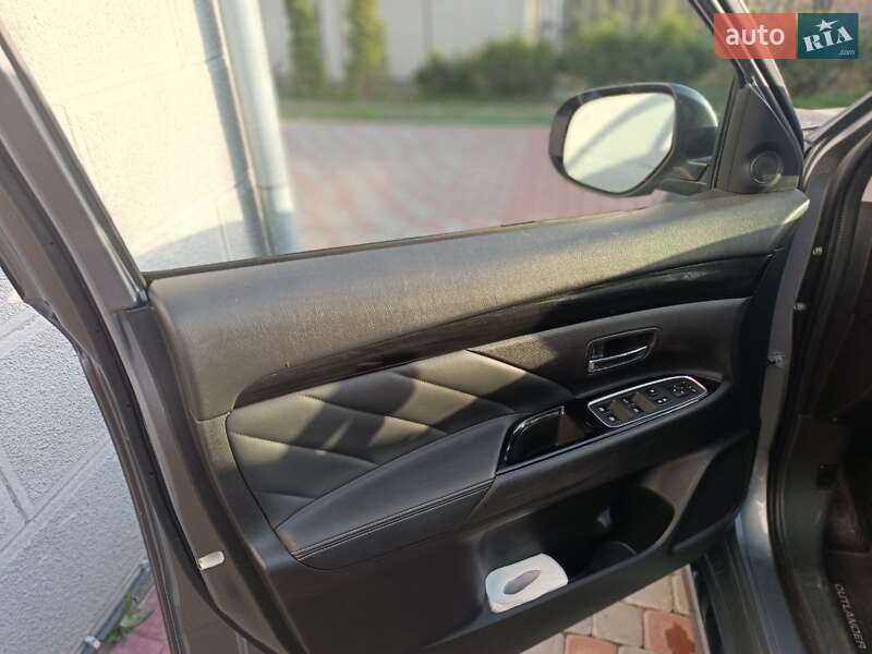 Позашляховик / Кросовер Mitsubishi Outlander 2018 в Тернополі