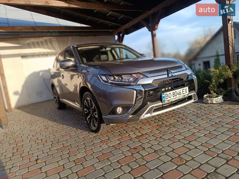 Позашляховик / Кросовер Mitsubishi Outlander 2018 в Тернополі
