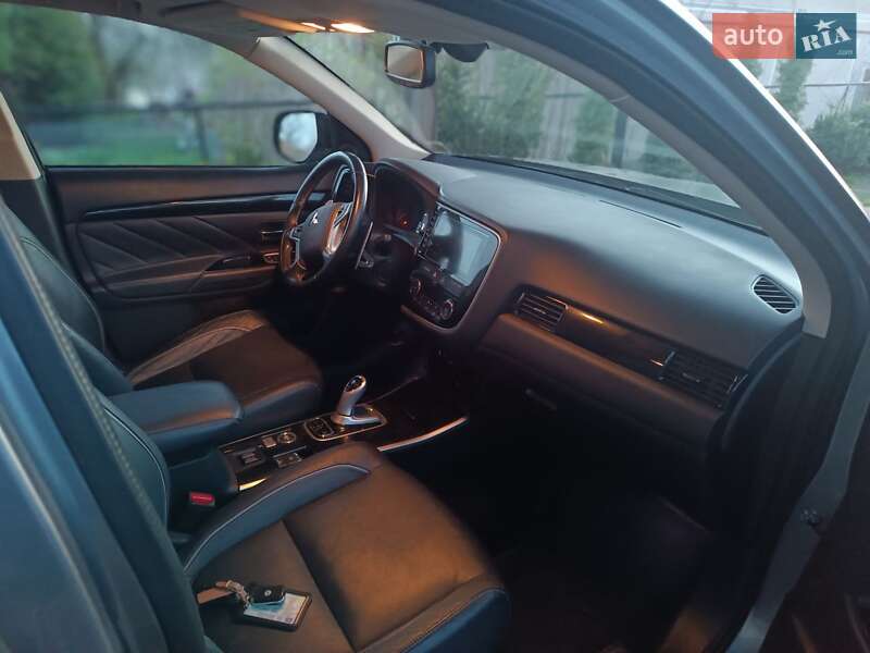 Позашляховик / Кросовер Mitsubishi Outlander 2018 в Тернополі