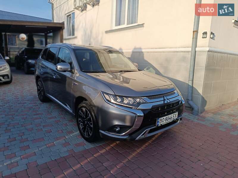 Позашляховик / Кросовер Mitsubishi Outlander 2018 в Тернополі