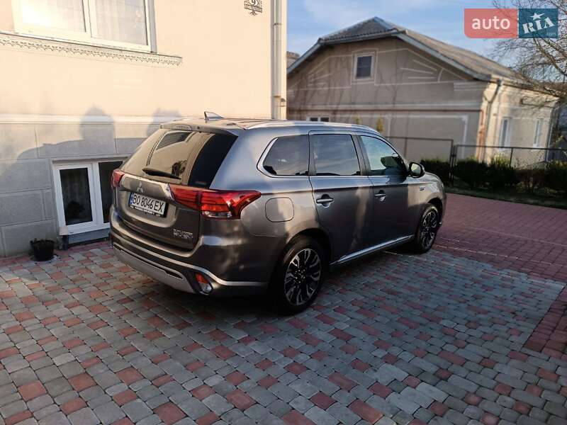 Позашляховик / Кросовер Mitsubishi Outlander 2018 в Тернополі