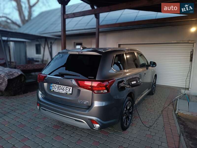 Позашляховик / Кросовер Mitsubishi Outlander 2018 в Тернополі