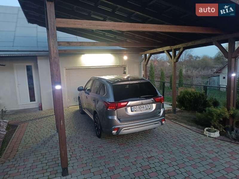 Позашляховик / Кросовер Mitsubishi Outlander 2018 в Тернополі
