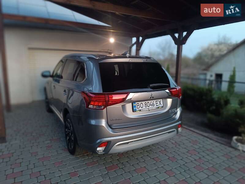 Позашляховик / Кросовер Mitsubishi Outlander 2018 в Тернополі