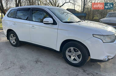 Позашляховик / Кросовер Mitsubishi Outlander 2012 в 
