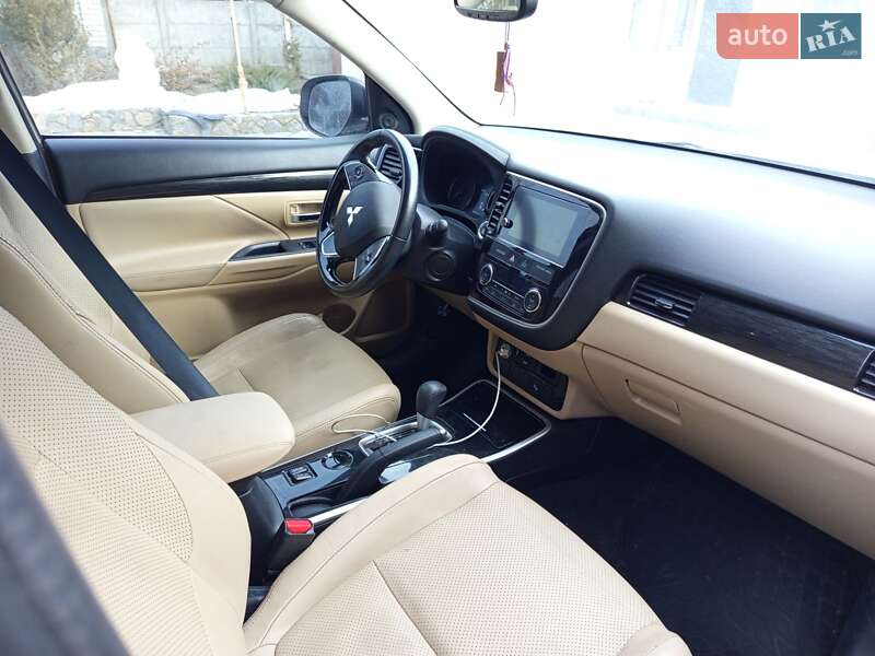 Внедорожник / Кроссовер Mitsubishi Outlander 2018 в Днепре