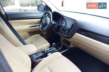 Внедорожник / Кроссовер Mitsubishi Outlander 2018 в 