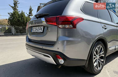 Внедорожник / Кроссовер Mitsubishi Outlander 2020 в 