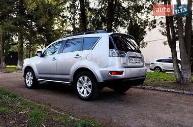 Внедорожник / Кроссовер Mitsubishi Outlander 2012 в 