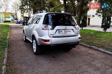 Внедорожник / Кроссовер Mitsubishi Outlander 2012 в 