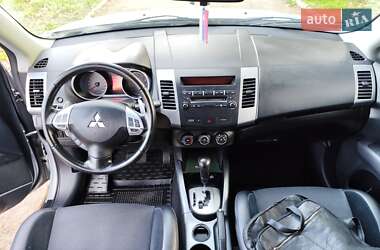 Внедорожник / Кроссовер Mitsubishi Outlander 2012 в 